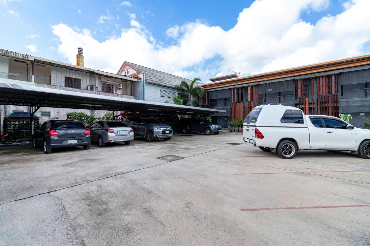Cs Klongtoey Grand Resort Ban Yep Chaeng Kültér fotó